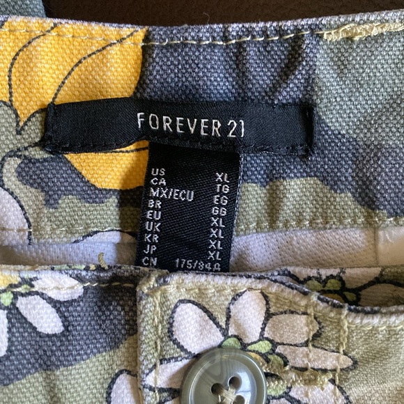 Forever 21 - Picture 4 of 6